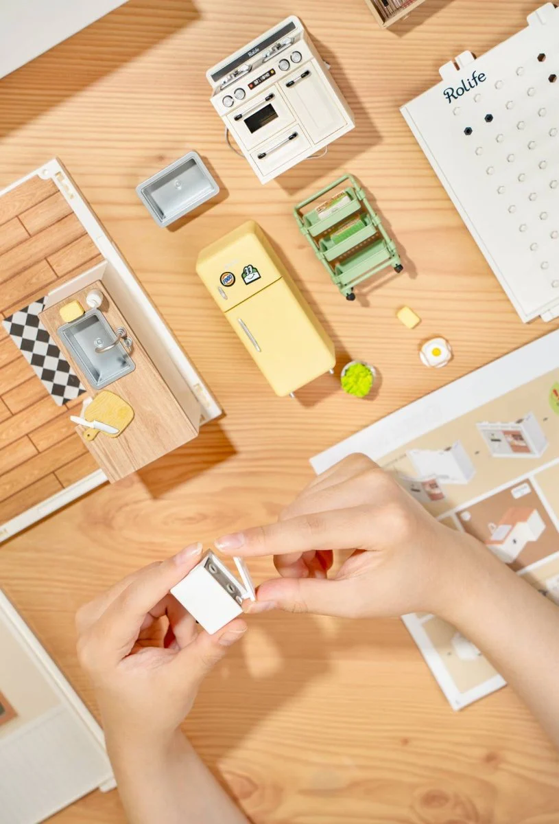 Hands Craft - DIY Miniature House Kit: Happy Meals Kitchen - Image 4